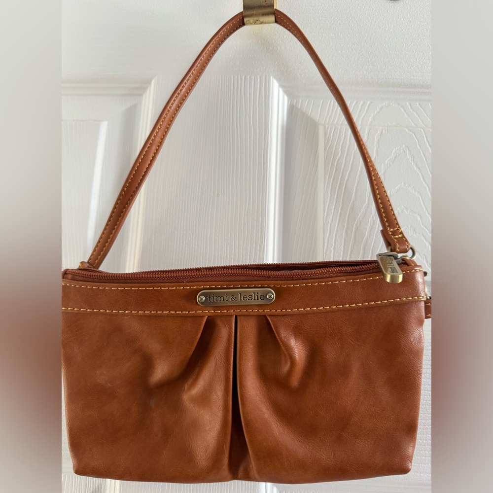 Elegant Tan Leather Shoulder Bag
